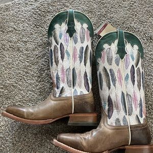 Womens 8 ariat boots